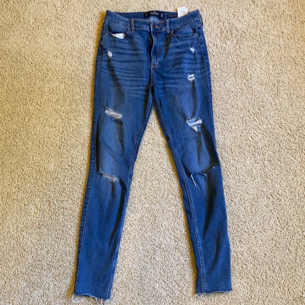 ✅HOLLISTER juniors/women size 11R ULTRA HIGH RISE SUPER SKINNY JEANS. Rips/holes